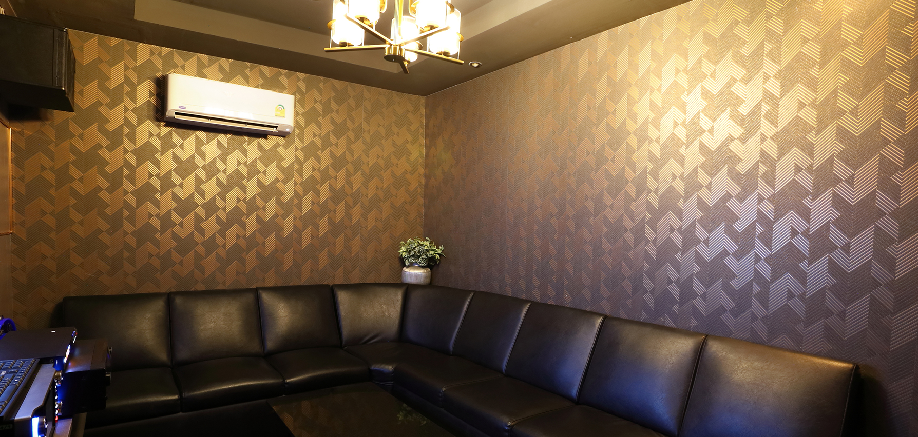2nd floor piano lounge with live performance space