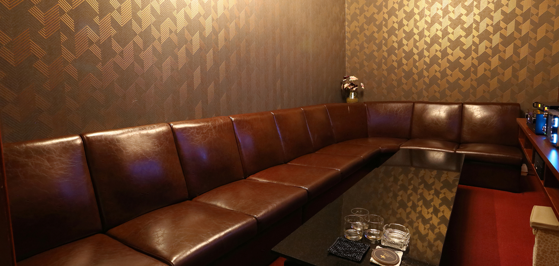 3rd floor large room up to 25 guests
